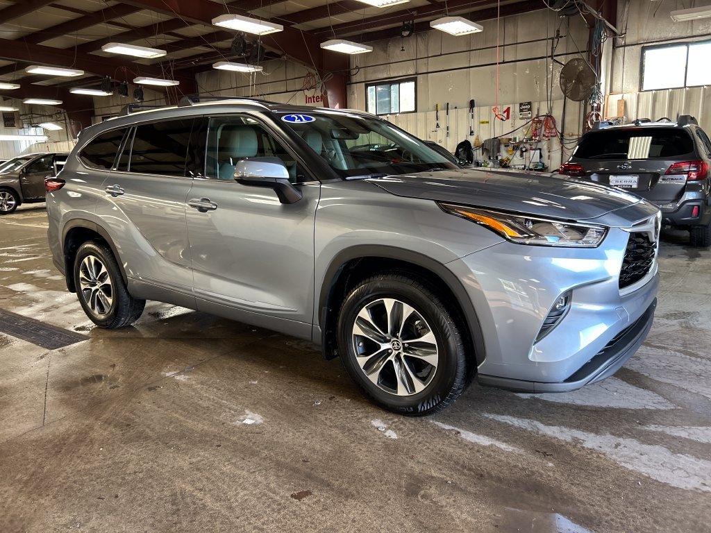 Used 2021  Toyota XLE image 7