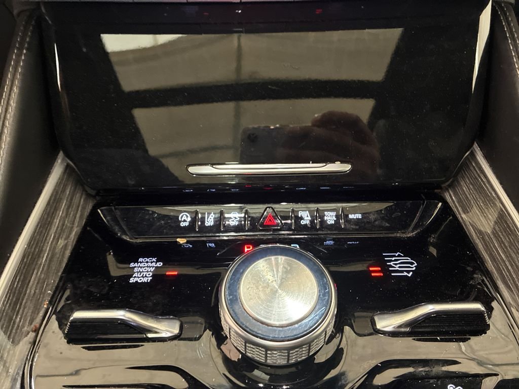 Used 2022 White Jeep Series III image 21
