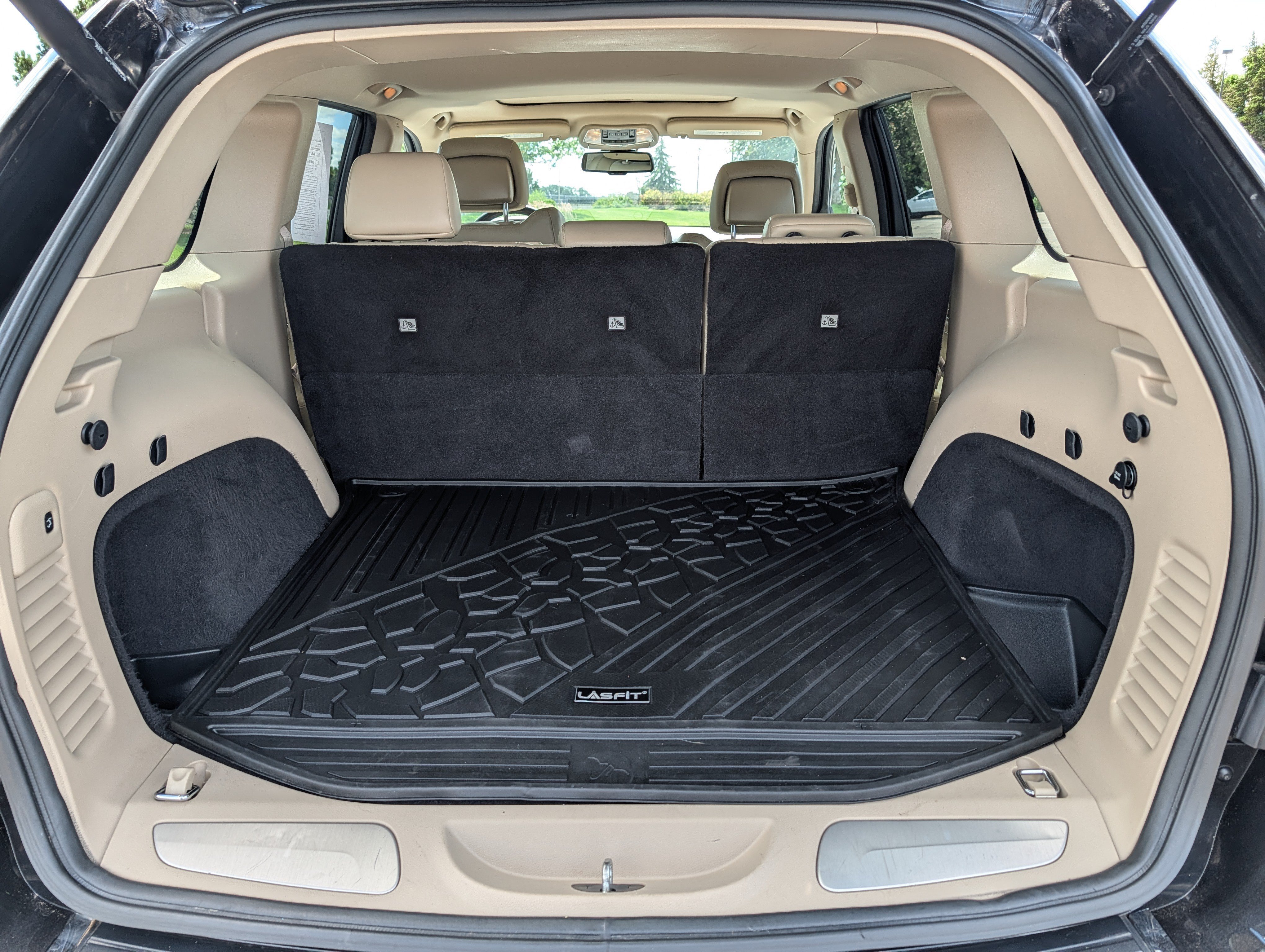 Used 2015 Brilliant Black Crystal Pearlcoat Jeep Limited image 18