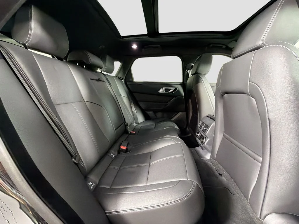 New 2026 Santorini Black Land Rover Belgravia Edition image 29