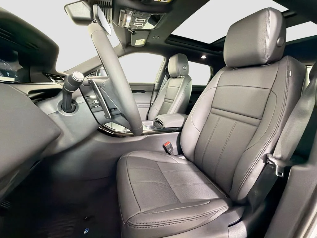 New 2026 Fuji White Land Rover S image 22