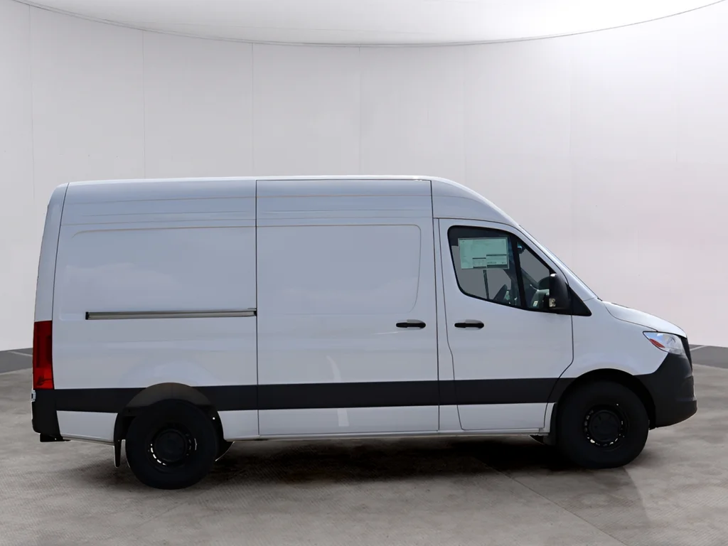 New 2025 Arctic+White Mercedes-Benz Cargo 144 WB image 4