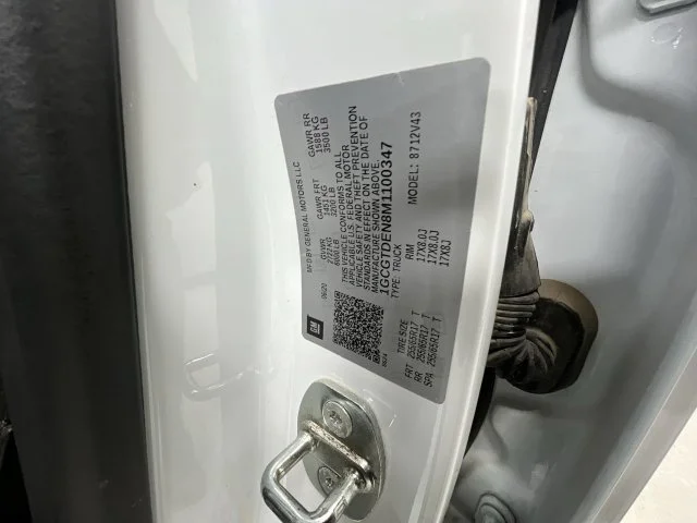 Certified Used 2021 SUMMIT WHITE Chevrolet 4WD Z71 image 31