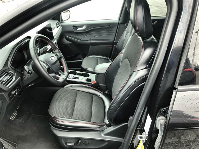 2024 Ford Escape ST-Line photo 2