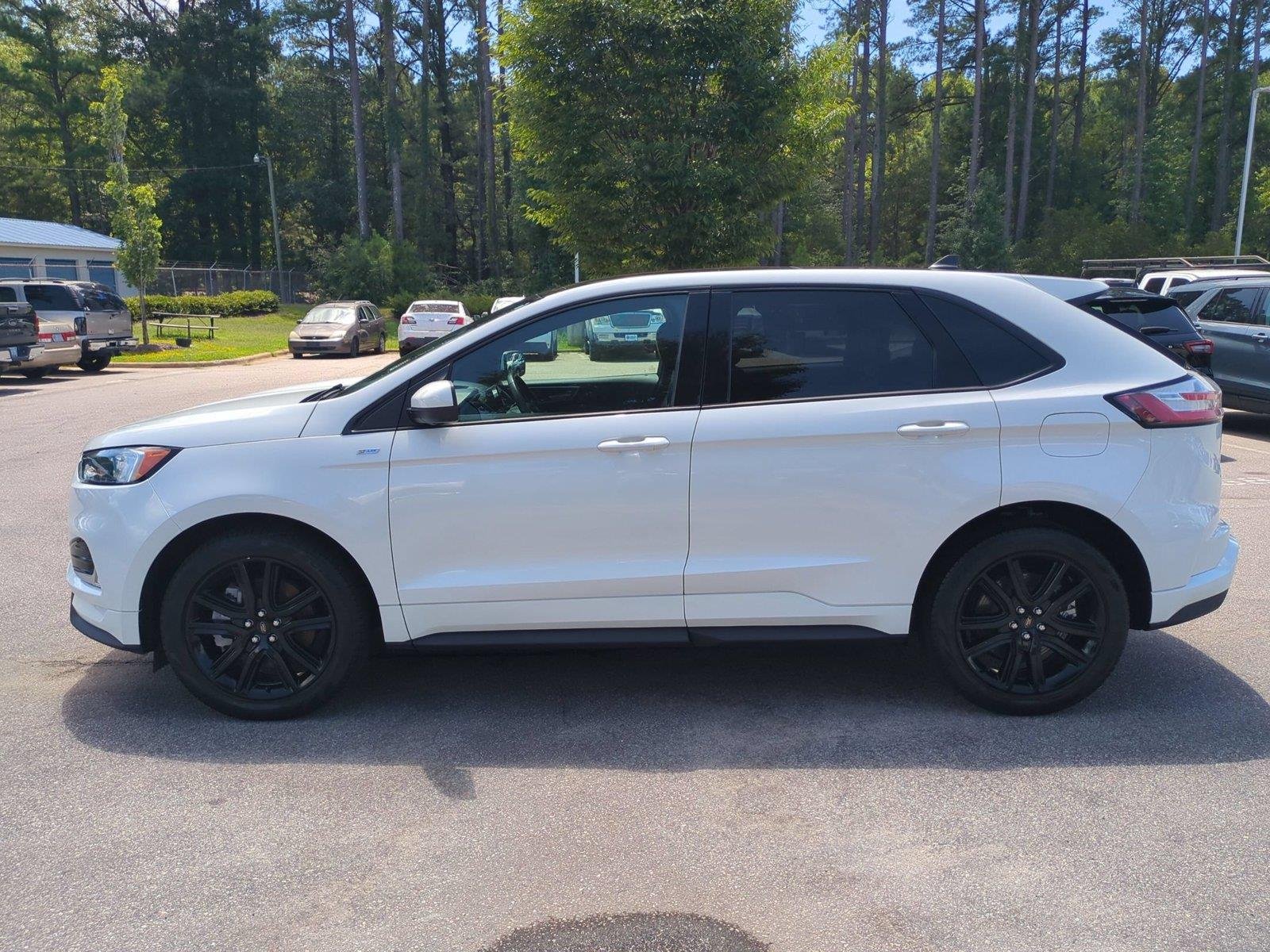 Used 2022 Star White Metallic Tri-Coat Ford ST-Line image 2