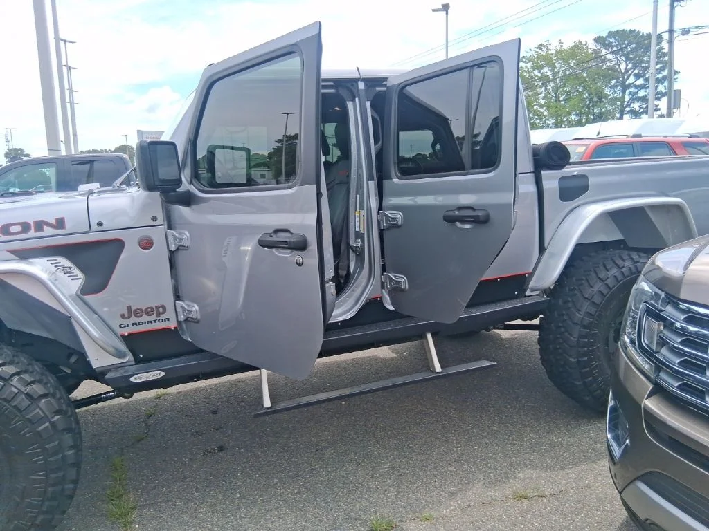 Used 2020 Silver Jeep Rubicon image 19
