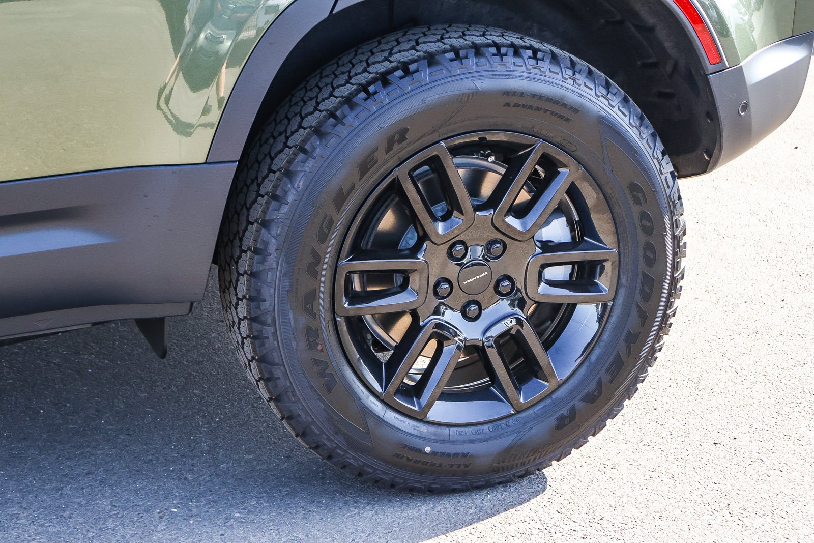 New 2026 Woolstone Green Land Rover S image 6