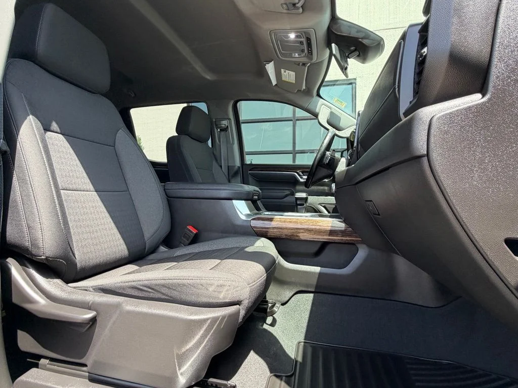 Used 2025 Gray GMC Elevation image 20