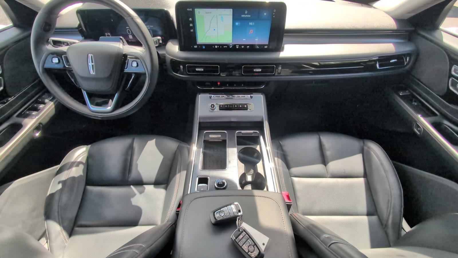 Used 2025 Pristine White Metallic Tri-Coat Lincoln Premiere image 33