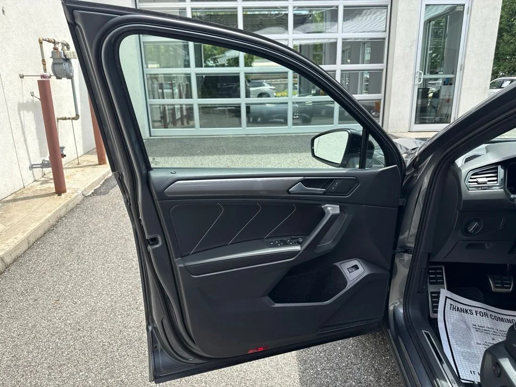Used 2022  Volkswagen 2.0T SE R-Line Black image 17