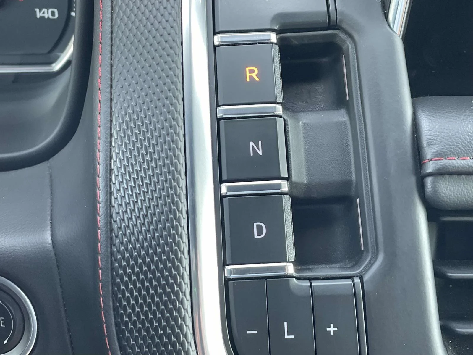 2021 Chevrolet Suburban RST - Photo 28