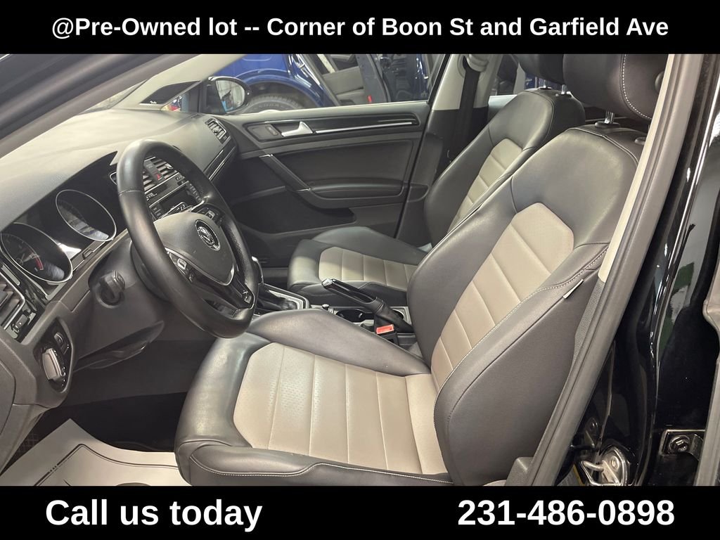Used 2015  Volkswagen SEL image 13