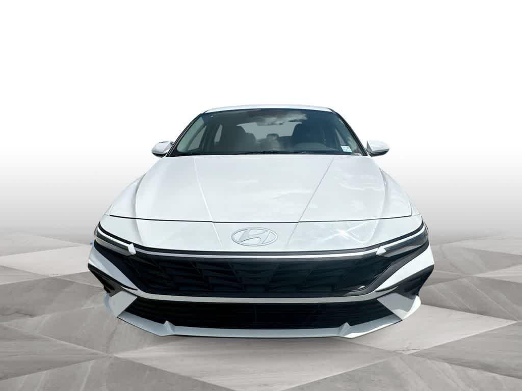 New 2026 Serenity White Hyundai SE image 3