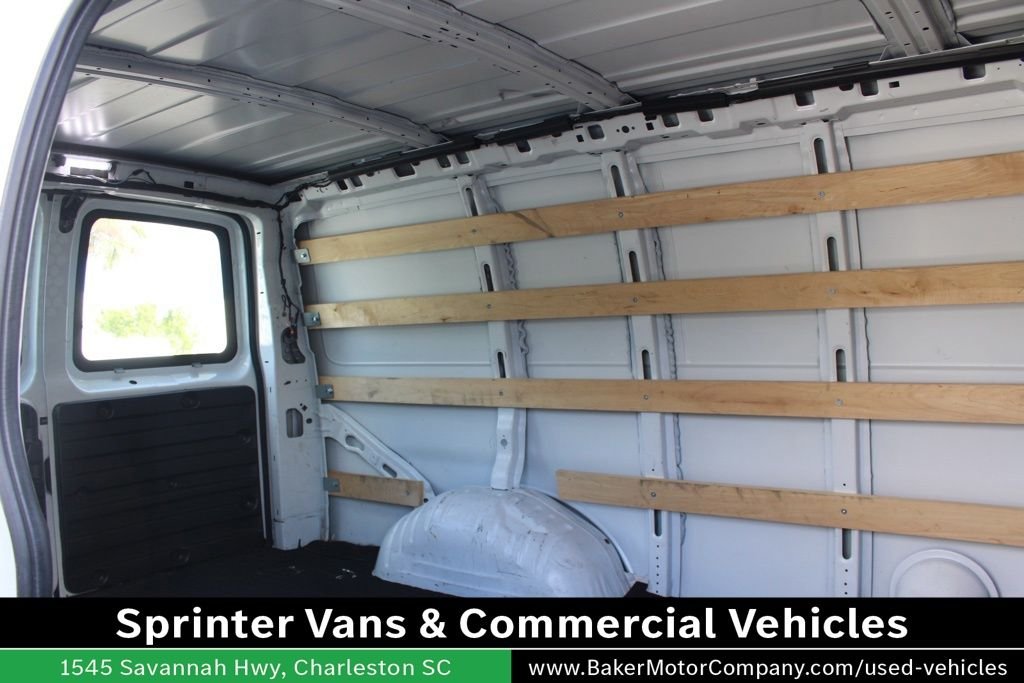 2023 GMC Savana Cargo Work Van - Photo 19