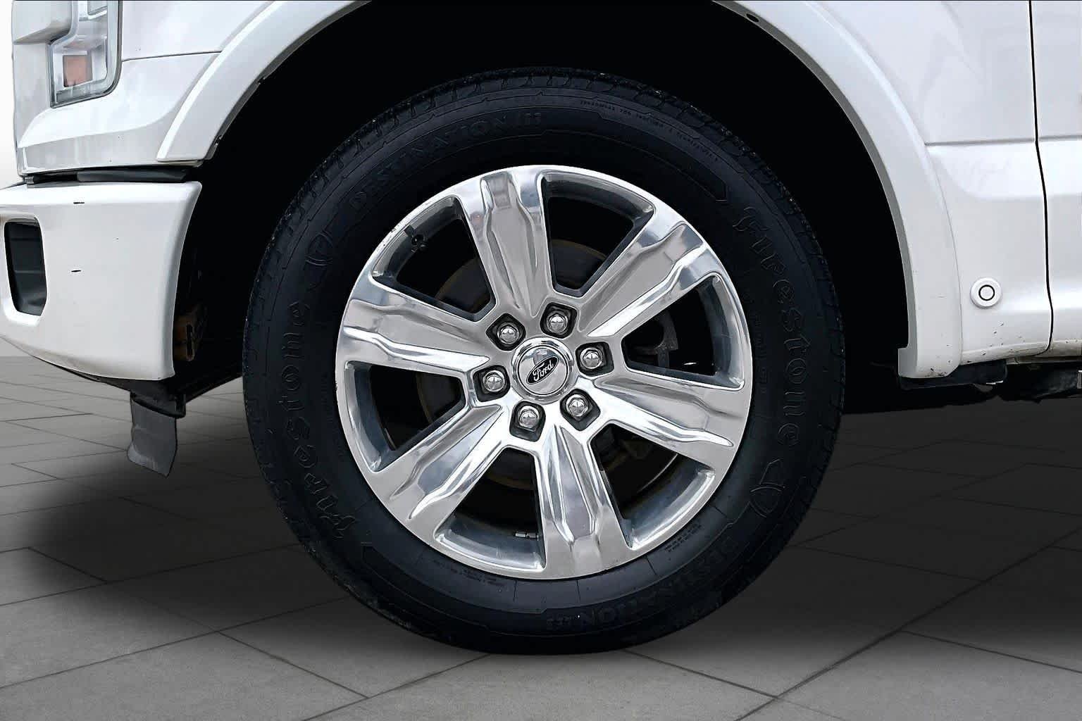 Used 2015 White Platinum Metallic Tri-Coat Ford Platinum image 11