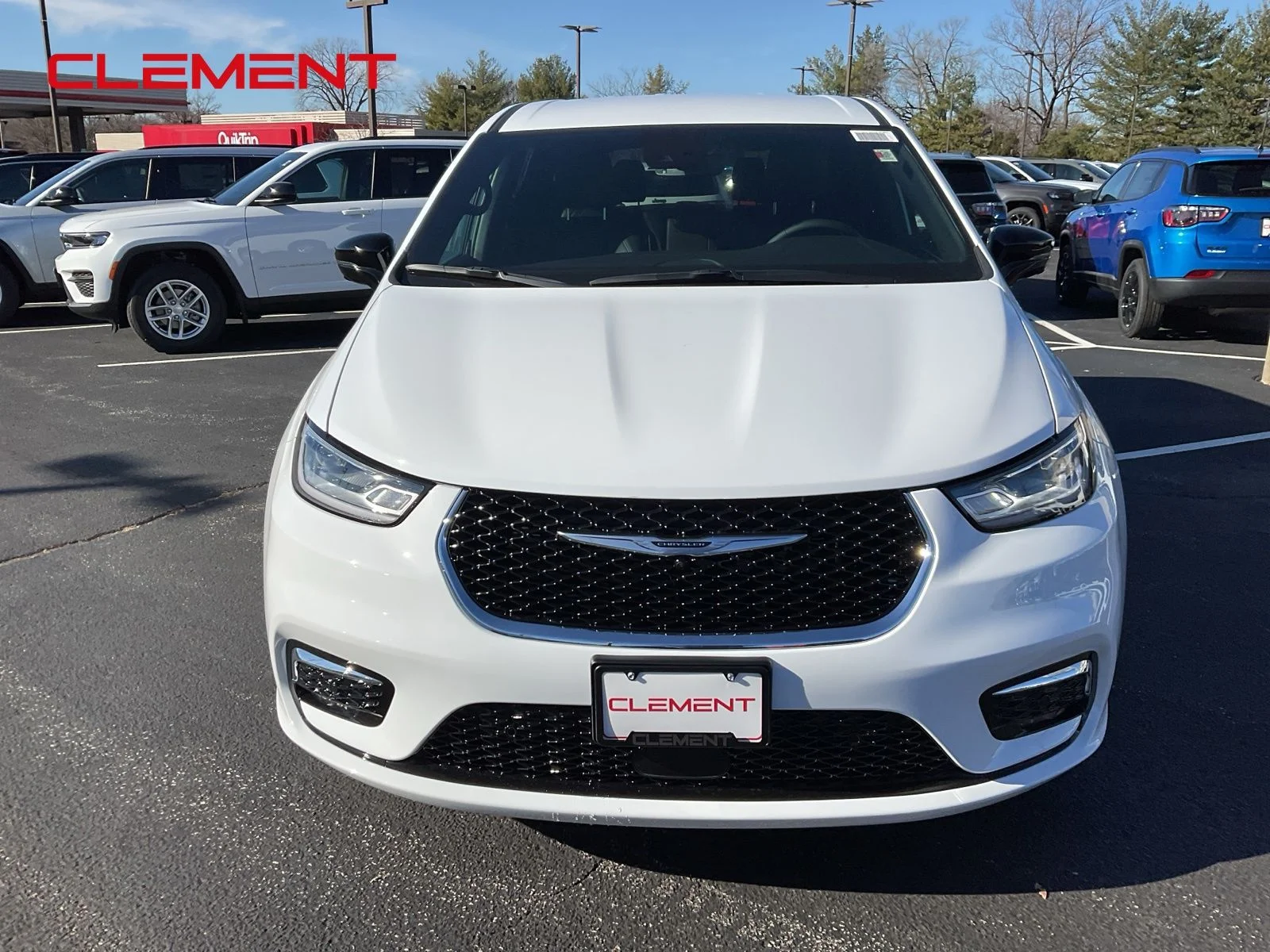 New 2026 Bright White Clear-Coat Exterior Paint Chrysler Select image 3