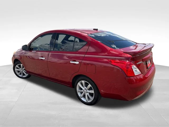 Used 2014 Red Nissan 1.6 SL image 5