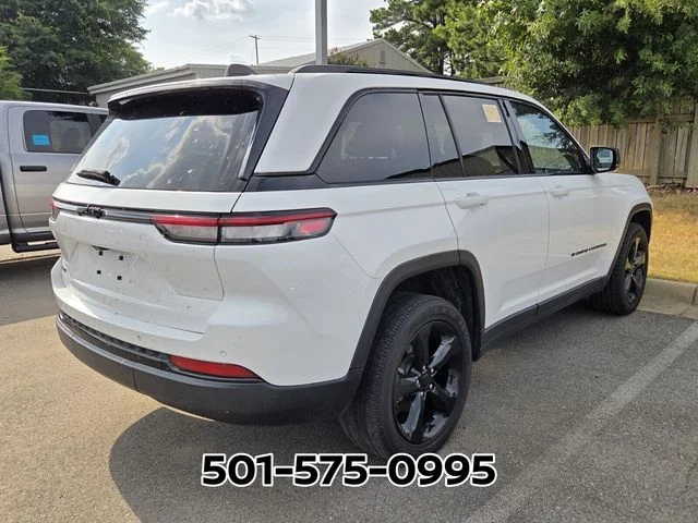 Used 2023 White Jeep Altitude X image 5
