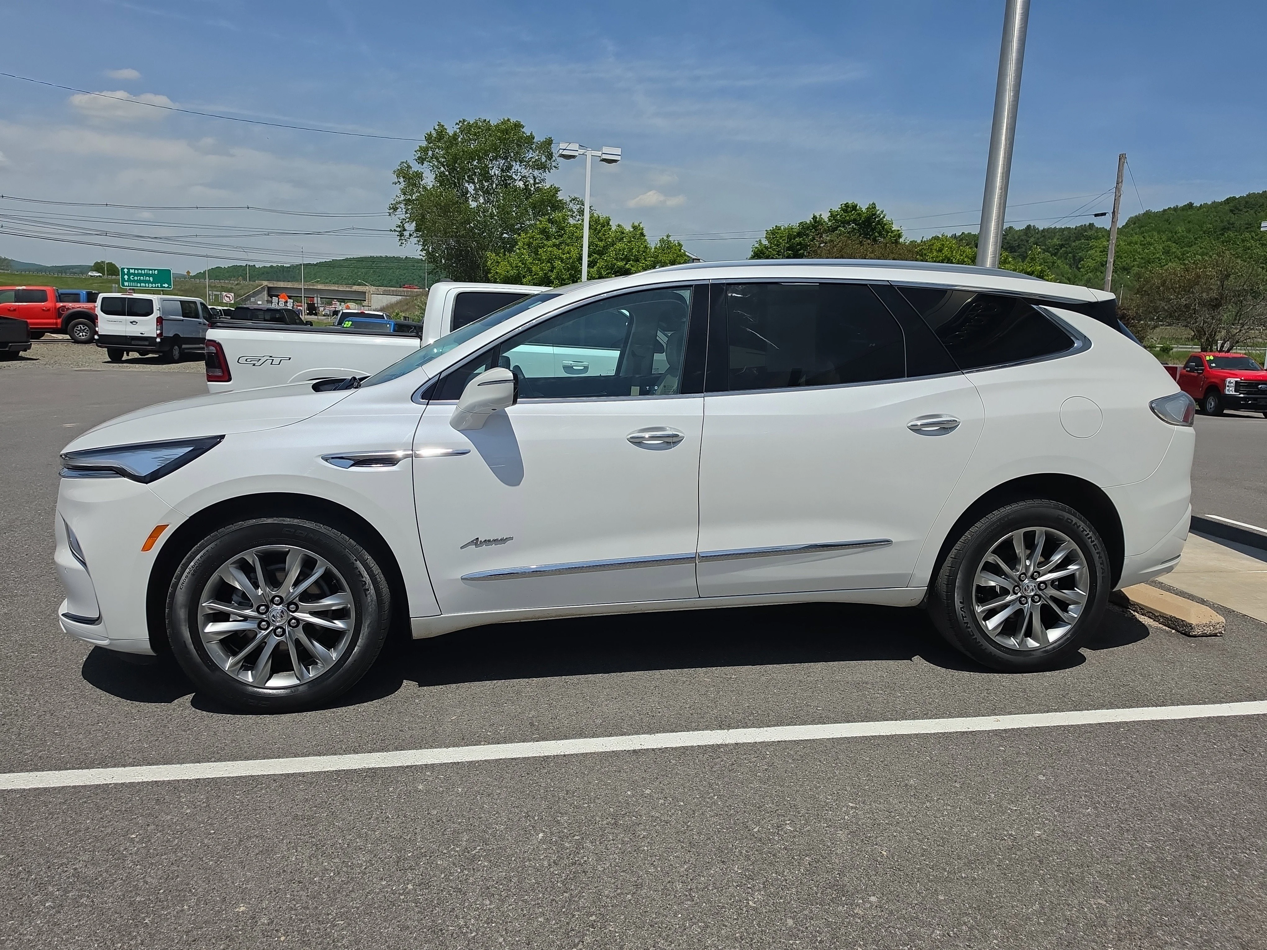 Used 2023 White Frost Tricoat Buick Avenir image 7