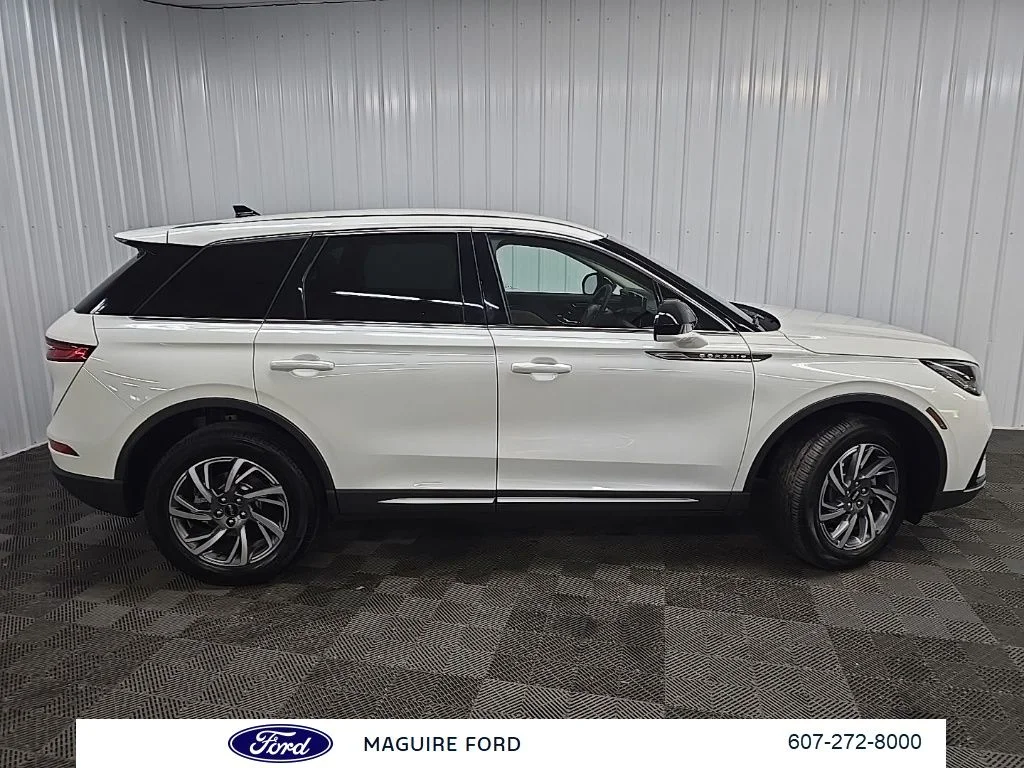 Used 2023 White Lincoln Standard image 2