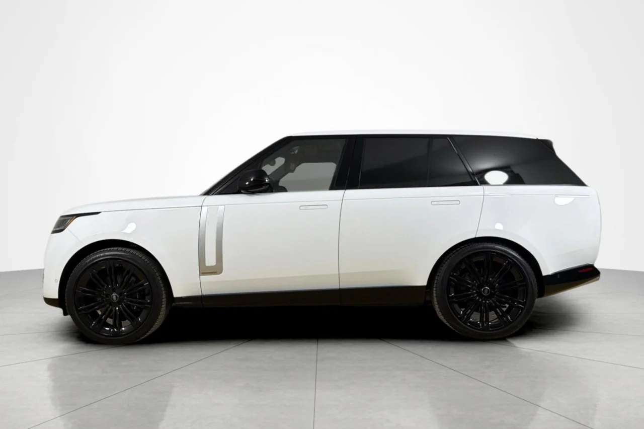 Used 2024 WHITE Land Rover Autobiography image 2
