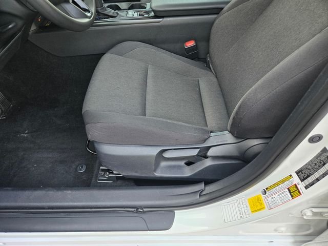 Used 2025 White Toyota LE image 17