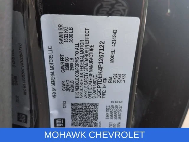 Used 2023 Black Chevrolet Z71 image 35