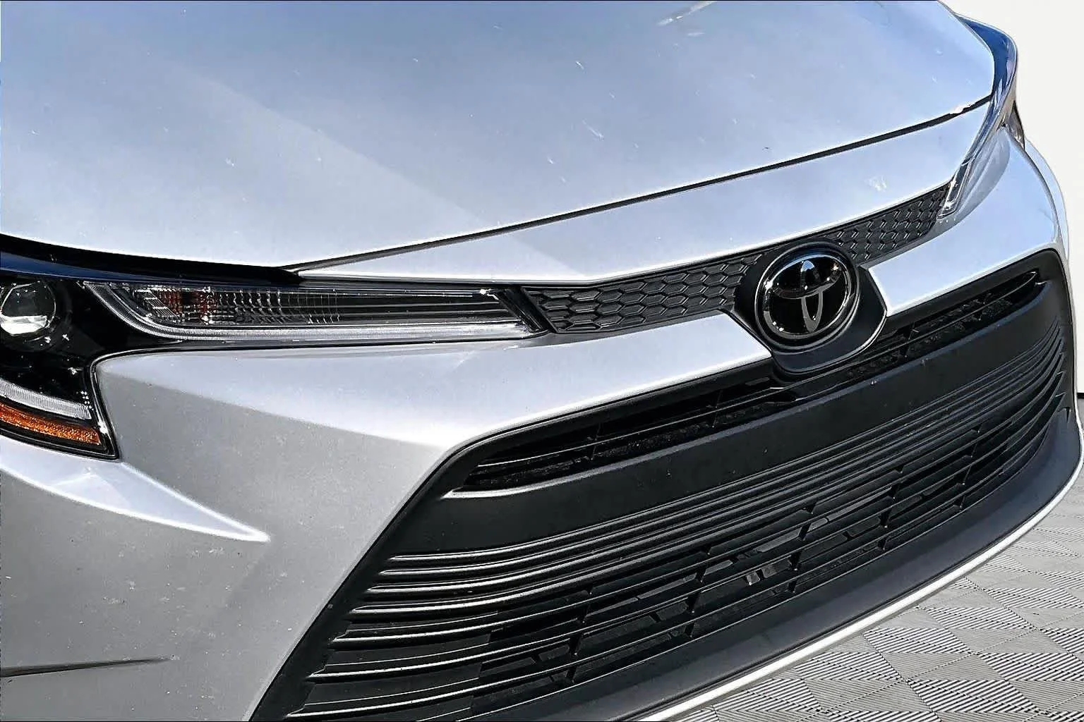 Used 2025 Classic Silver Metallic Toyota LE image 30