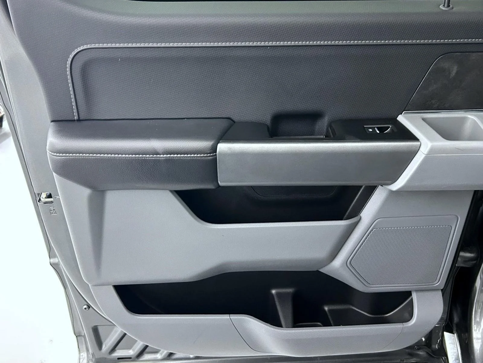Used 2025 Gray Ford XLT image 20