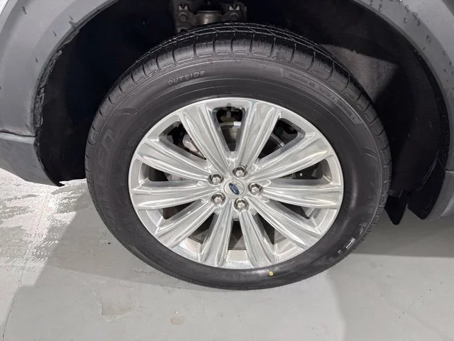 Used 2022 Silver Ford Platinum image 12