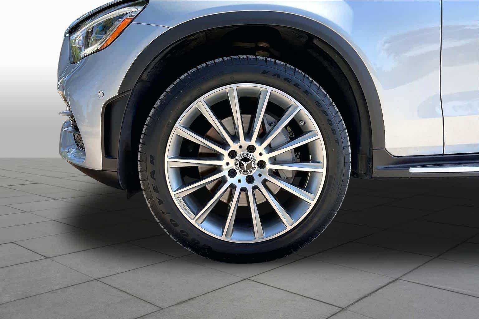 Used 2021 Cirrus Silver Metallic Mercedes-Benz GLC 300 image 11