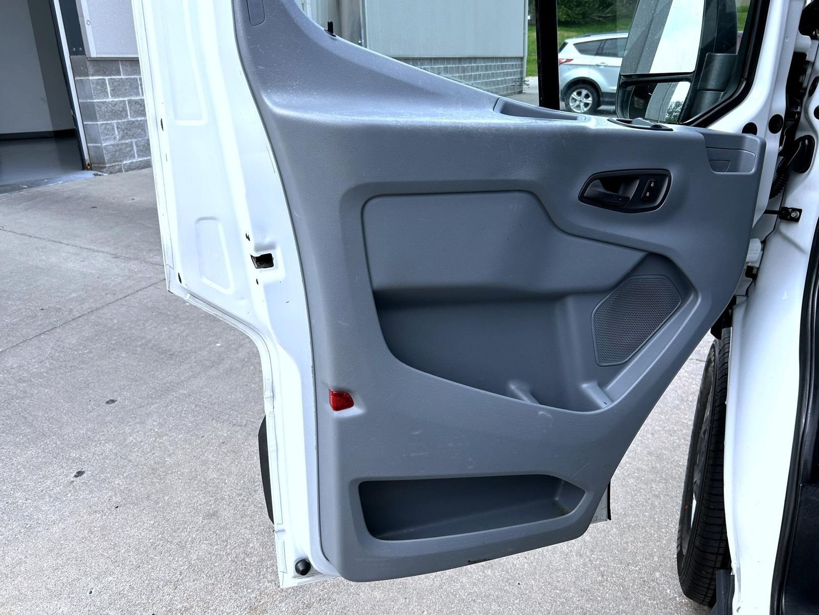Used 2018 White Ford XL image 9