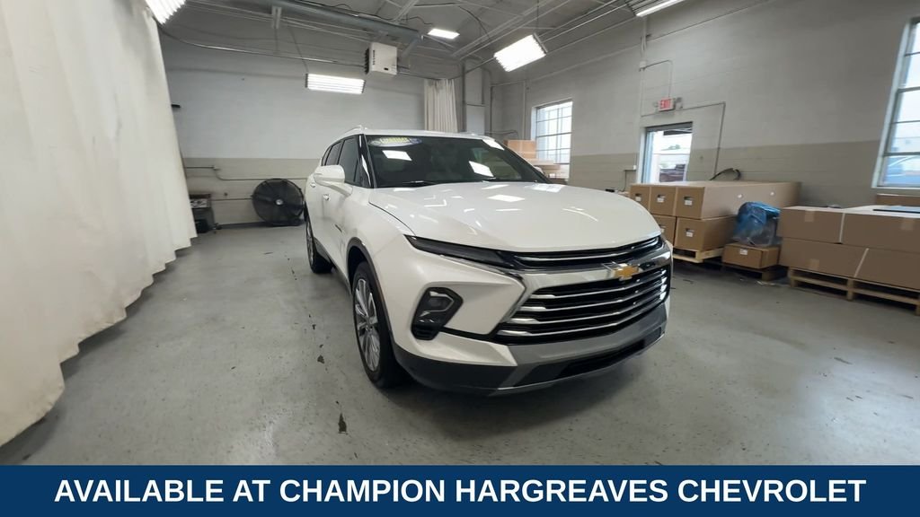 Used 2024 Iridescent Pearl Tricoat Chevrolet Premier image 3