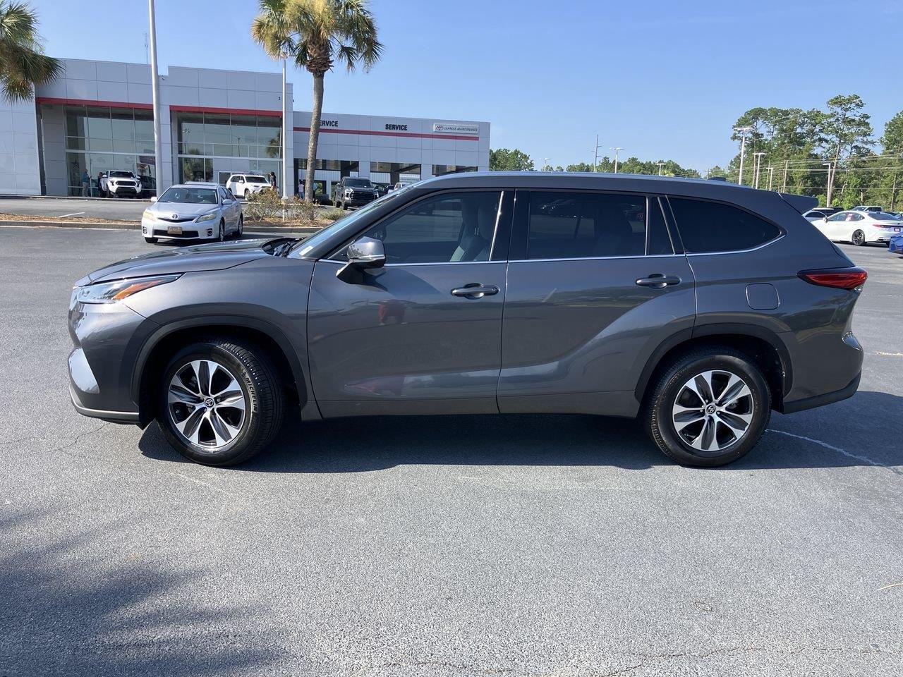 Used 2021 Gray (Magnetic Gray Metallic) Toyota XLE image 2