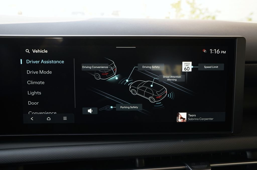 New 2026 Phantom Black Hyundai SE image 32