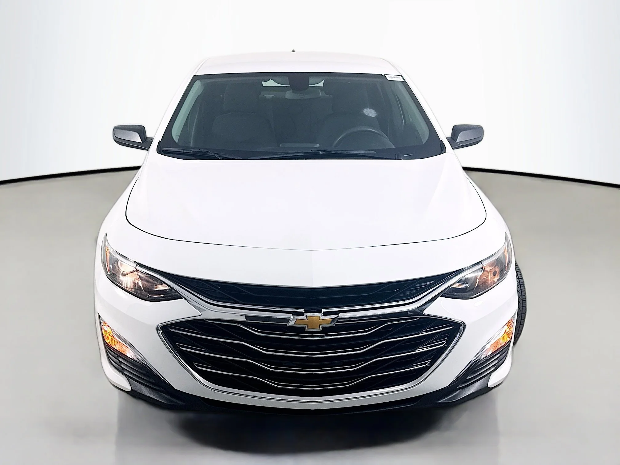 Used 2019 Summit White Chevrolet LS image 2