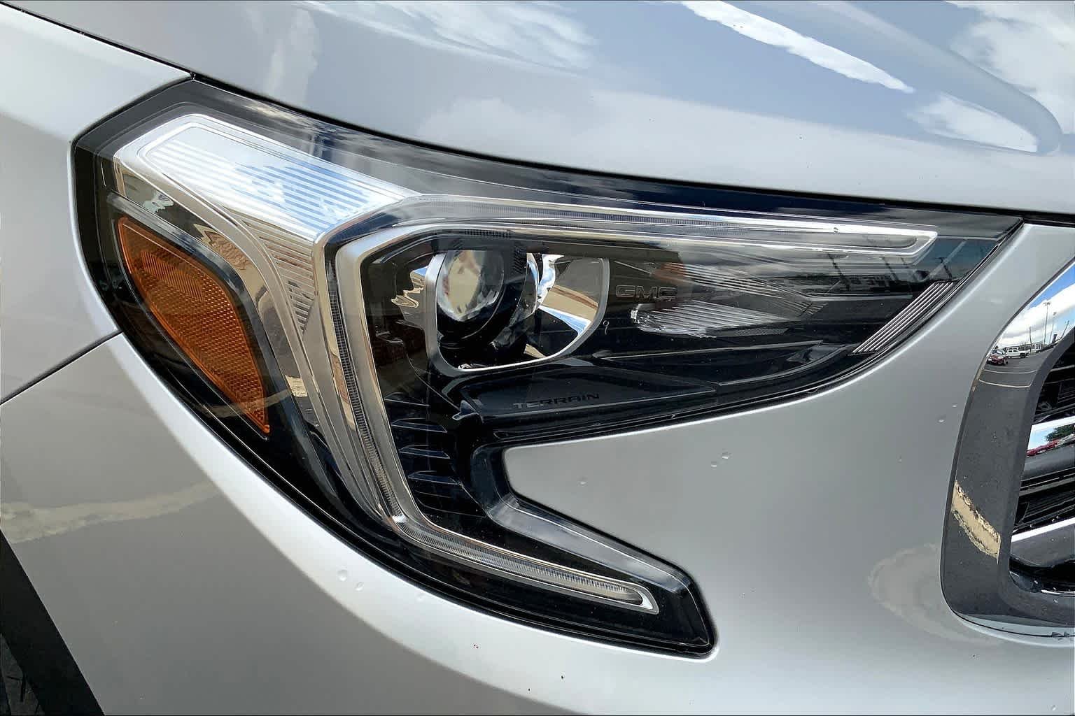 Used 2018 Quicksilver Metallic GMC SLT image 27