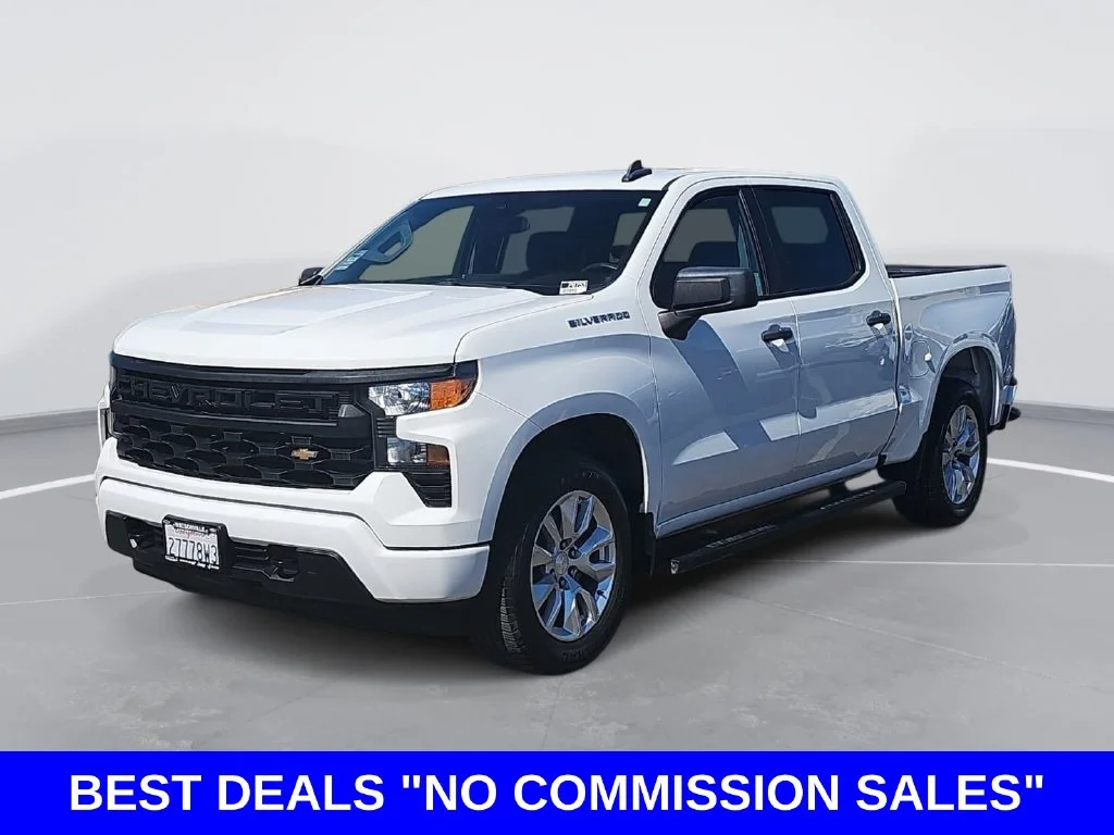 Used 2024 White Chevrolet Custom image 7