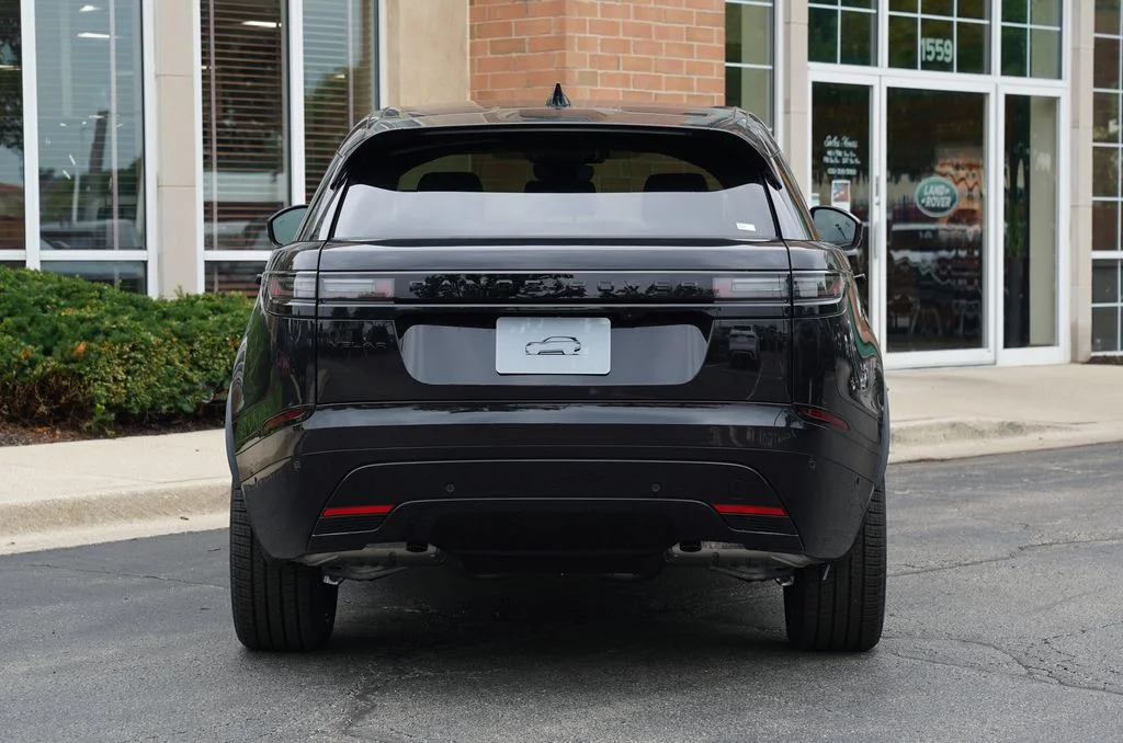 New 2026 Santorini Black Land Rover Belgravia Edition image 5