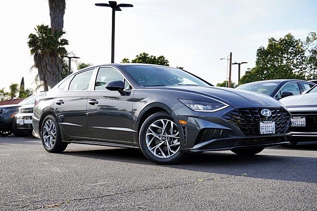 Used 2023 Gray Hyundai SEL image 1