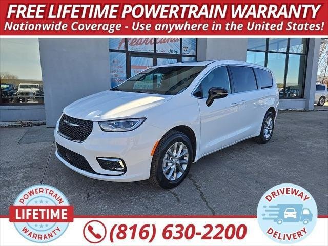 2026 Chrysler Pacifica Limited AWD's photo