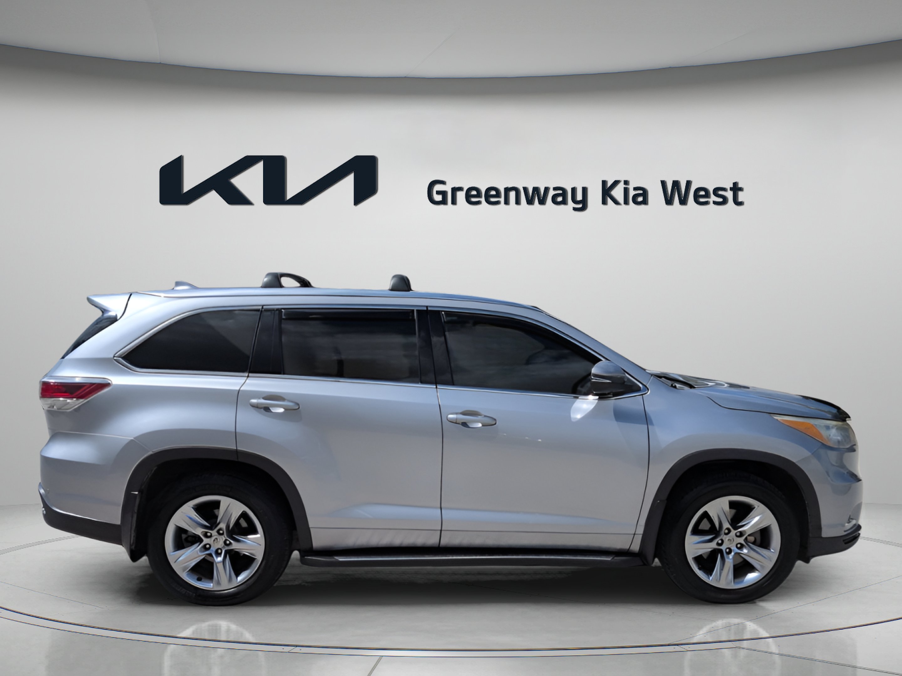 Used 2015 Silver Sky Metallic Toyota Limited image 8