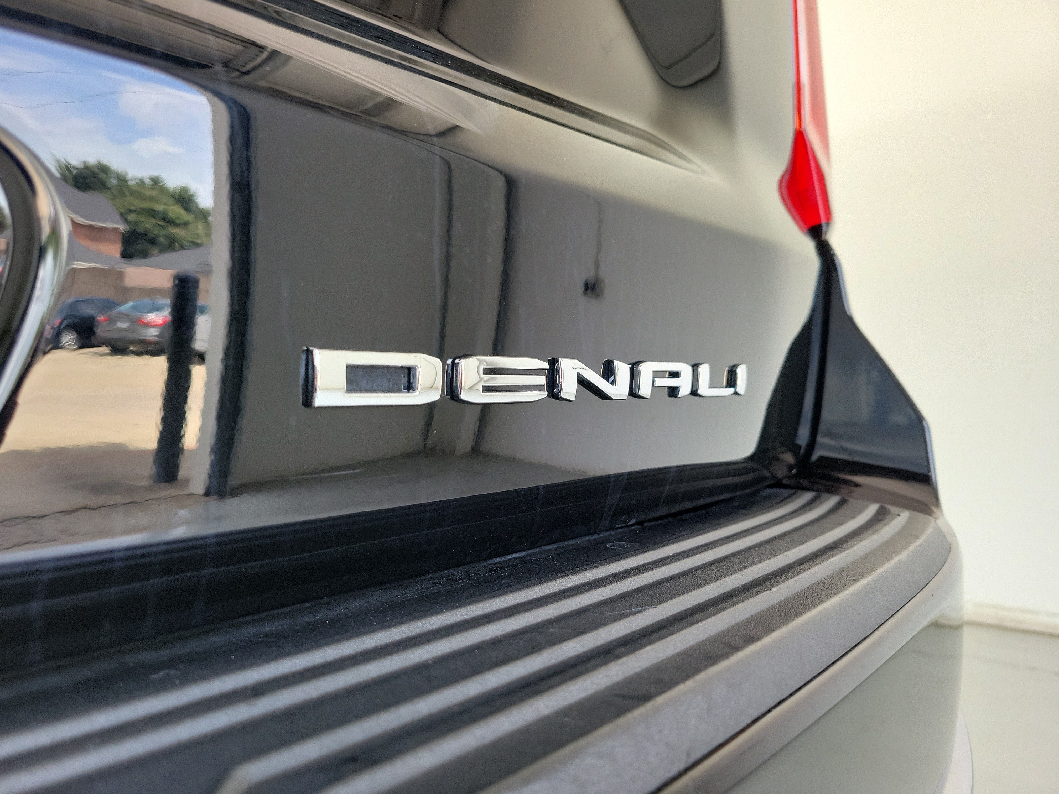Used 2023 Onyx Black GMC Denali image 8