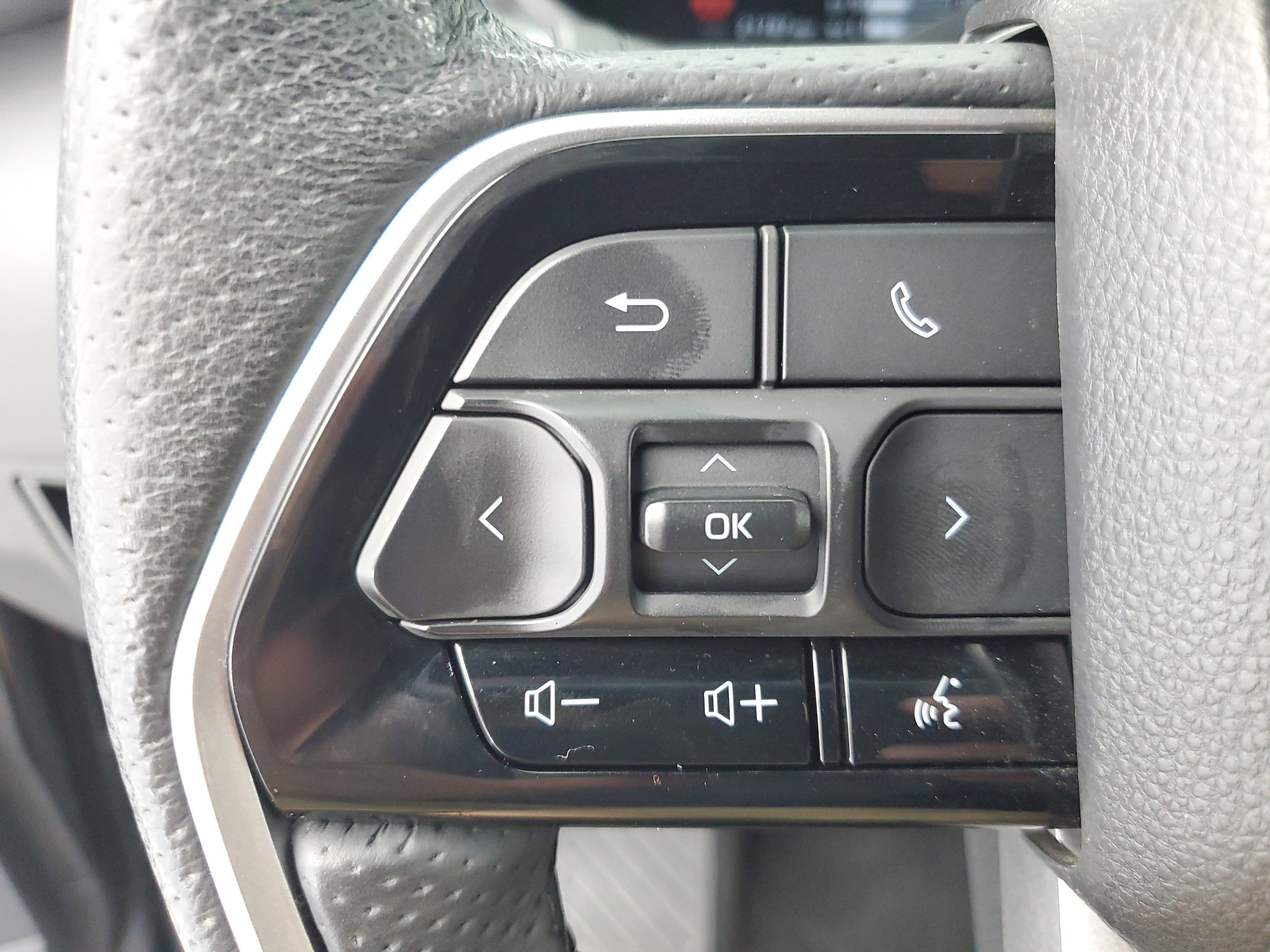 Used 2025 Magnetic Gray Metallic Toyota Platinum image 23