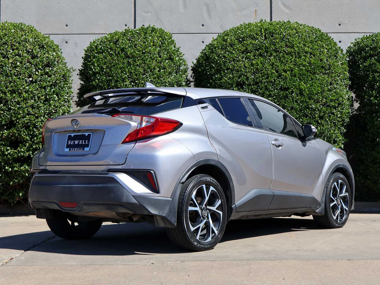 Used 2018 Silver Knockout Metallic Toyota XLE Premium image 8