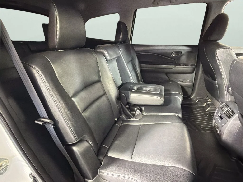 Used 2018 White Honda Touring image 33