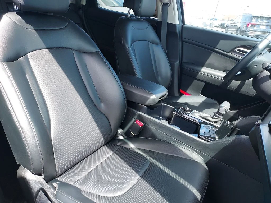 Used 2025 Black Kia EX image 30