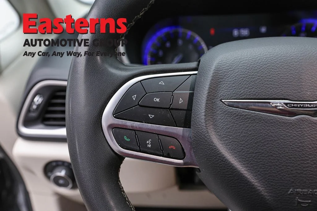 Used 2023 Black Chrysler Touring L image 15
