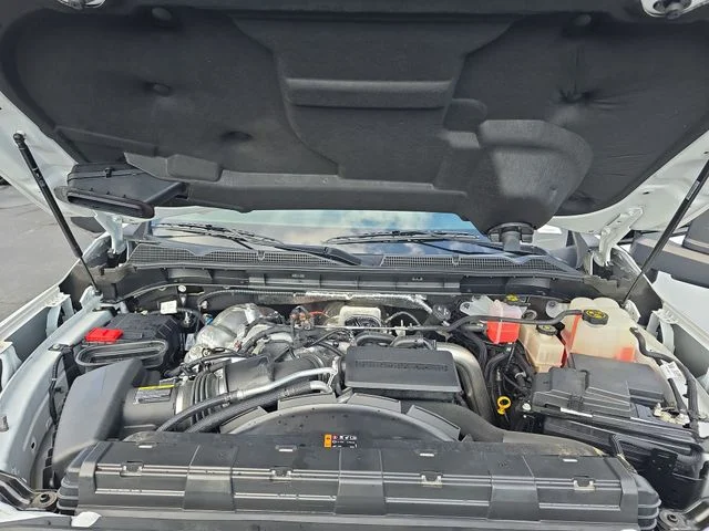 Used 2024 White GMC AT4 image 32