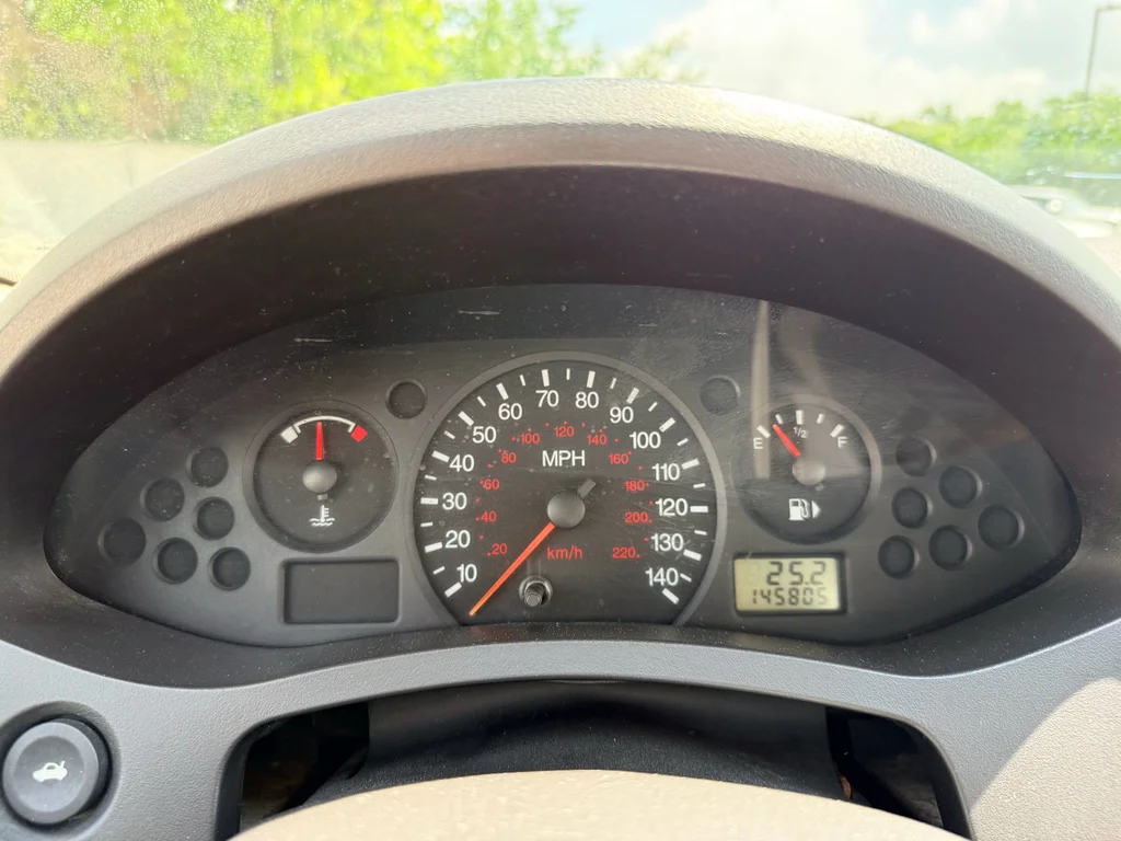 Used 2006 Infra-Red Clearcoat Ford SE image 25
